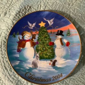 Avon Festive Snowman Plate with Blue and Green Accents 2004
